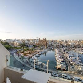 Seafront 3 bedroom apartment