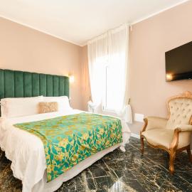 Prestige Suite Via Romagnoli, hotel in Sirmione