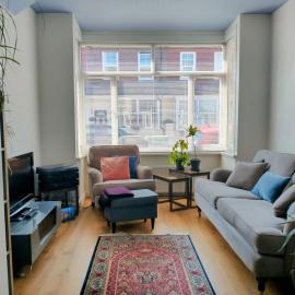 Charming 2-Bed Home in Eastbourne near beach & station