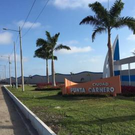 Alquilo acogedora villa Familiar en Salinas, a pocos minutos de centro comercial y playas!, viešbutis mieste Salinasas