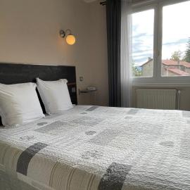 Logis Hotel Au Rendez-vous des Chasseurs, hotel v destinácii Noirétable
