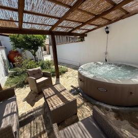 Way to the sea - Home with garden & hot tub, hotel v destinaci Càbras
