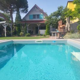 Zamardi private villa with own pool and huge garden, 150m to longest free beach at Balaton