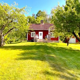 Villa Riksberg near Götakanal, hotell i Töreboda
