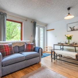 Stylish Garden Flat Near Loch Ness – hotel w mieście Drumnadrochit