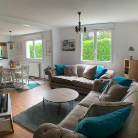 Maison familiale de 3 chambres avec jardin, les animaux domestiques, dans un charmant village d'estuaire
