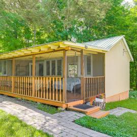 6 Mi to Bethel Woods Center: Cabin Near Shops, hotel a Mongaup Valley