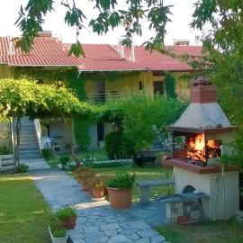 Asterias Maisonette & Apartments, khách sạn ở Karianí