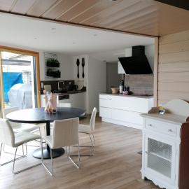 Gite 12 personnes avec piscine, hotel i Malguénac