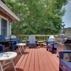 1 Mi to Ferry Terminal: Oak Bluffs Family Retreat!, hotel a Oak Bluffs