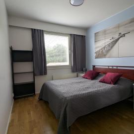 Nice and spacious apartment in center - own carport and private sauna, hotell i Raumo