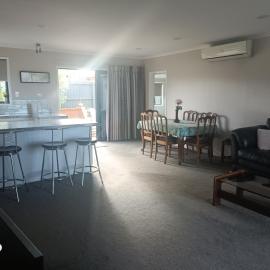 Cozy spacious estuary view three bedroom townhouse, hotel v destinácii Napier
