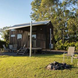 Hill Creek Tiny House 1 by Tiny Away, hotel din Perwillowen