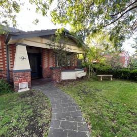 Spacious Private Room in Mckinnon 3 min to Train Station, Cafes and close to Monash Uni, hotel a Melbourne