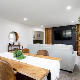 King Size Bed, Near Hwy, Work Desk, Close Parking