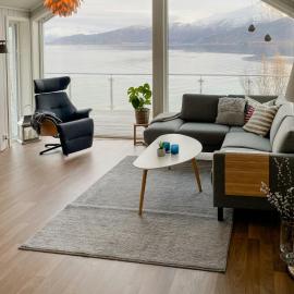 Seafront Retreat With Panoramic Mountain Views, hotell sihtkohas Ballangen