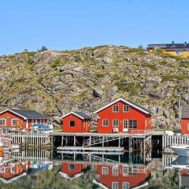 Cosy Cabin On Jetty In Lofoten – hotel w mieście Skrova