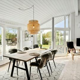 Red House By Fyn's Coast Awaits Cosiness, hotel sa Middelfart