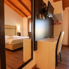 Thai Orchidee Restaurant&Rooms, hotel di Garda