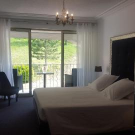 Hôtel Les Deux Lions, ξενοδοχείο σε Riez