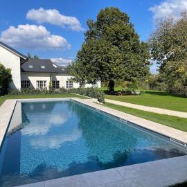 Luxus Villa mit großem Pool Alleinlage Nähe Graz, хотел в Erbersdorf