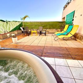 T3 Le Frangipanier - Terrasse Jardin & Jacuzzi, hotel di Saint-Denis