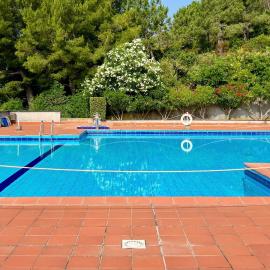 Bilocale con piscina condominiale, hotel v destinácii Varazze