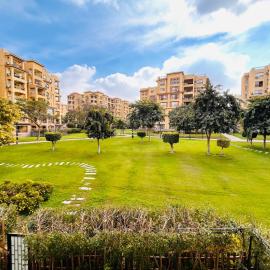 Luxury Inn 3BR Amazing Garden view in Madinaty B1, hotel in Madinaty
