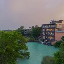 Sukoon by The Ganges with Private Ganga Ghat, Hotel in Haridwar