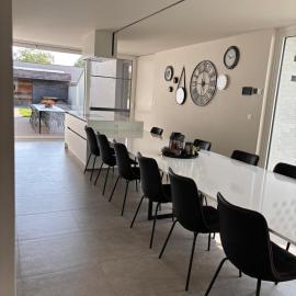 Time 4 Time, Hotel in Roesbrugge-Haringe