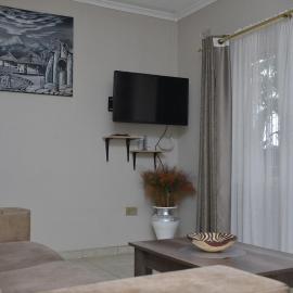 Neat 1 Bed Studio with pool access in Glen Lorne