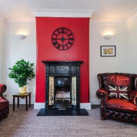 3 BR Property in Prestwich 15 mins from Manchester City Centre Garden Free parking Superfast WIFI Netflix
