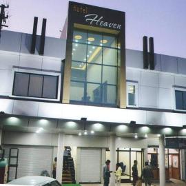 Hotel HEAVEN, hotelli kohteessa Bhusāwal
