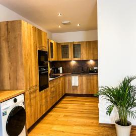 Deluxe-Wohnung in Wasserburg Bahnhof - 94m2 - Smart TV - Terrasse - NEU, hotel di Wasserburg am Inn