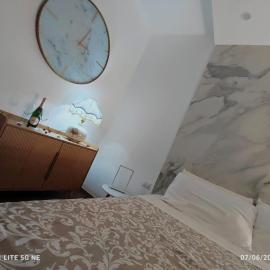 Rooms 2,6، فندق في تيرليتسي