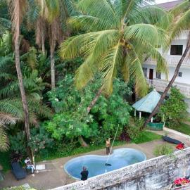 Pension Les Palmiers，Kipé的飯店