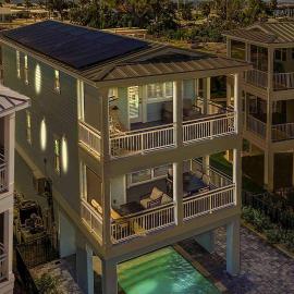 Bayview Pointe - Luxury Villa with Saltwater Heated Pool! Near Anna Maria isle!، فندق في Cortez