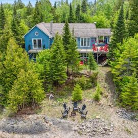Tranquil 4BR Waterfront Island Retreat, hotel in Lion's Head