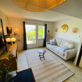 Charmant appartement, proche mer avec piscine pour 4 personnes, khách sạn ở Arzon