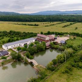 Pastravaria Ursu, hotelli kohteessa Vînători-Neamţ
