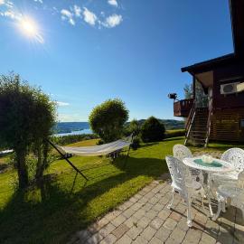 Landlig beliggenhet med flott utsikt over Mjøsa, hotel in Ulven