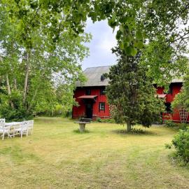 Barn Retreat in the Heart of Gotland – hotel w mieście Katthammarsvik