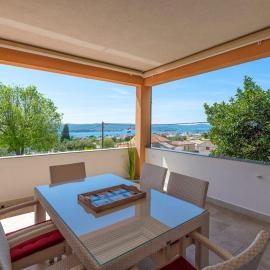 Villa Olive Haven, Family Pool Retreat, hotel in Sveti Filip i Jakov
