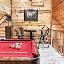 Cozy Retreat in Smoky w Hot Tub & Pool Table، فندق في بيدجن فورج