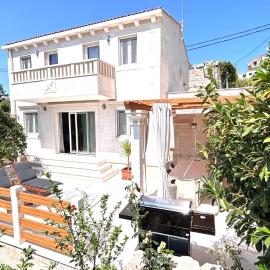 BUKY HOUSE, Hotel in Sumartin