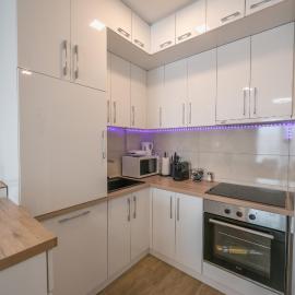 Apartman TRI KRALJA 1, hotel em Banja Koviljača