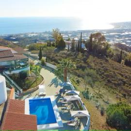 Luxury Villa -Jacuzzi, Heated Pool, Stunning Views, hotel v destinácii Caserío Carraspite