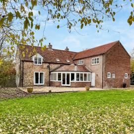 Sandy Toes Cottage، فندق في Beechamwell