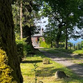 Stoneymollan over Loch Lomond、バロックのホテル