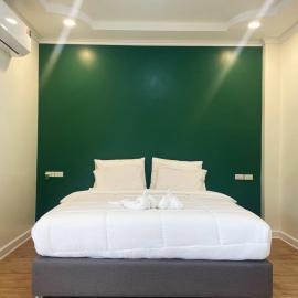 Natcha Hotel and Residence, hotel in Sathani Chumphon